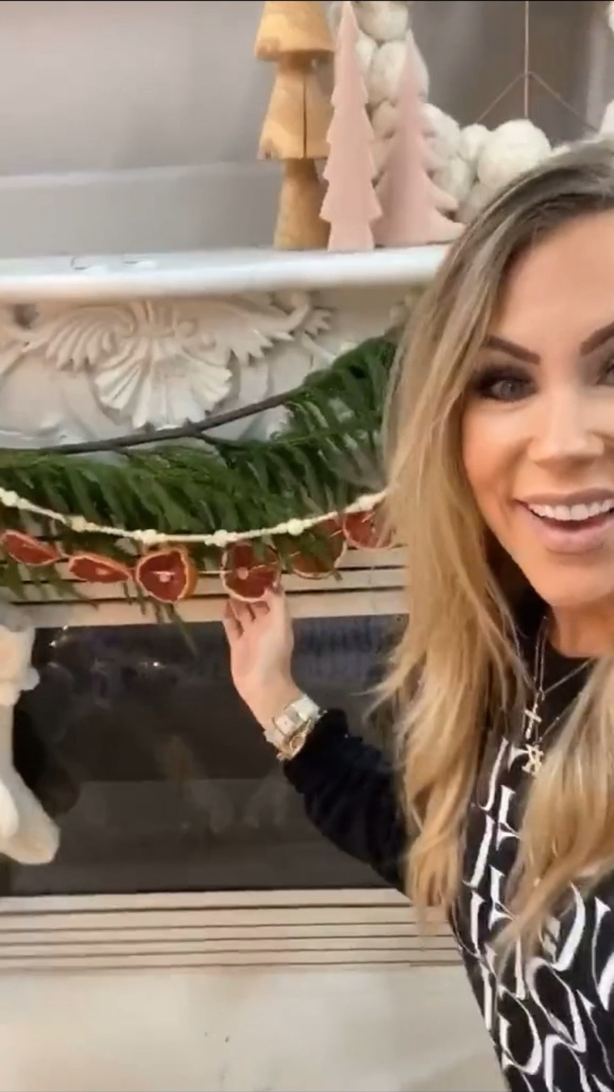 DIY dried orange Christmas garland 

#LTKSeasonal #LTKHoliday #LTKVideo