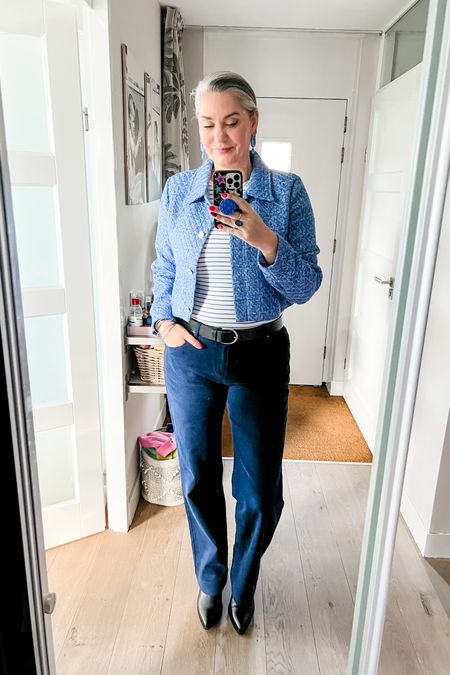 Ootd - Wednesday. A striped top, a cropped light blue jacket (Cotton Club) paired with loose fit dark blue jeans (Perfect Jeans) and black booties. 



#LTKeurope #LTKworkwear #LTKstyletip