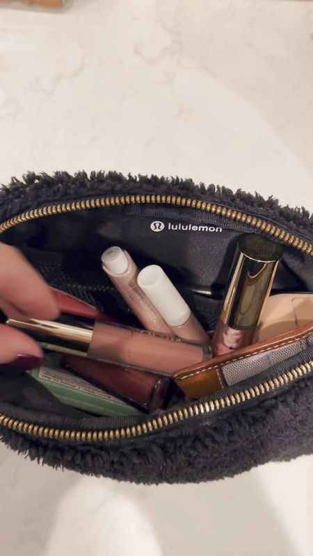 The purpose of my purse is to hold my lip products 😂

Laniege: Berry
Milani Keep it Full: Soft Rose
Milani Balmshell: shade 100 (clear)
Tarte Maracuja: clear and rose
Dior: shade 26
Elf: Pinkies Up
Too Faced: Puffy Nude
Mac: soar
Charlotte tilbury: pillow talk


#LTKbeauty