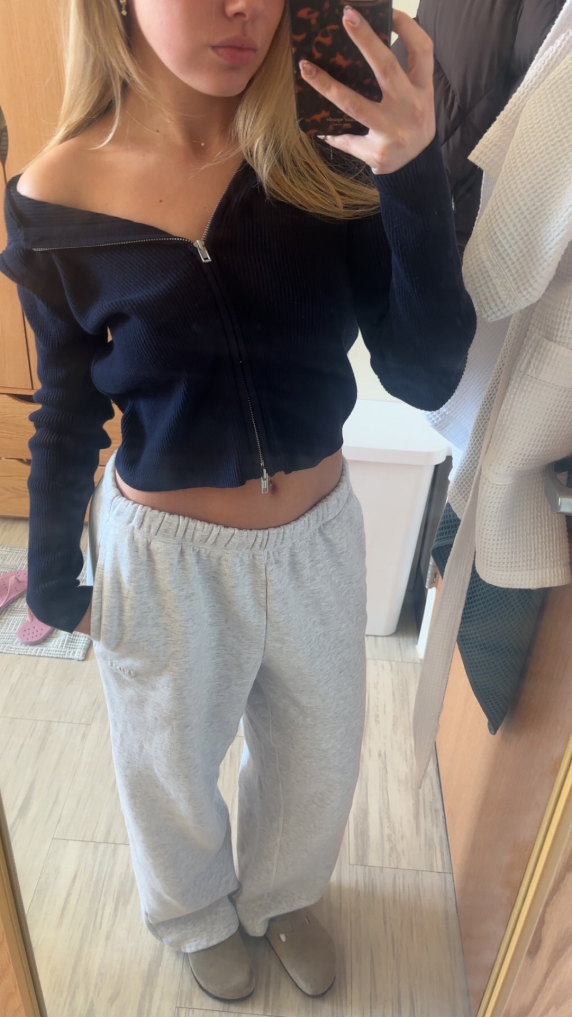 Class outfit 
Top - one size 
Pants - small 
Shoes - 8 

#LTKActive #LTKSpringSale #LTKFindsUnder50