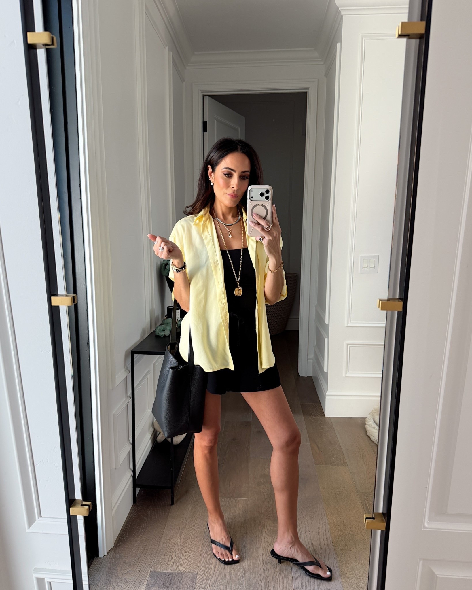 Pop of yellow 💛




Spring style, Aritzia, shorts, sandals

#LTKSeasonal #LTKOver40