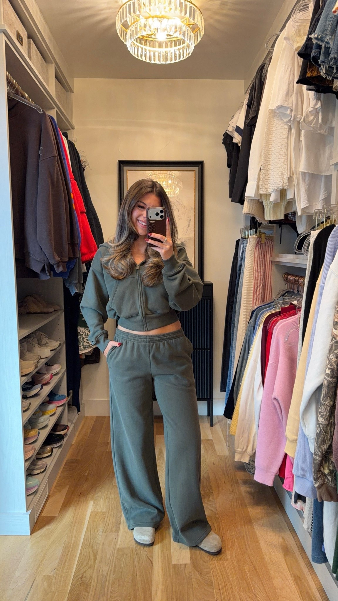 cropped olive-green fleece zip-up hoodie with matching wide-leg sweatpants Vuori cozy loungewear and fitness set perfect closet staple for fall 🙌🏻🍁

I’m 5’4” and typically wear a small / 2

Loungewear, Sweatpants set, Hoodie, Sports bra, Athletic vest, Leggings, Jackets, Everyday causal, workout set, leisure
