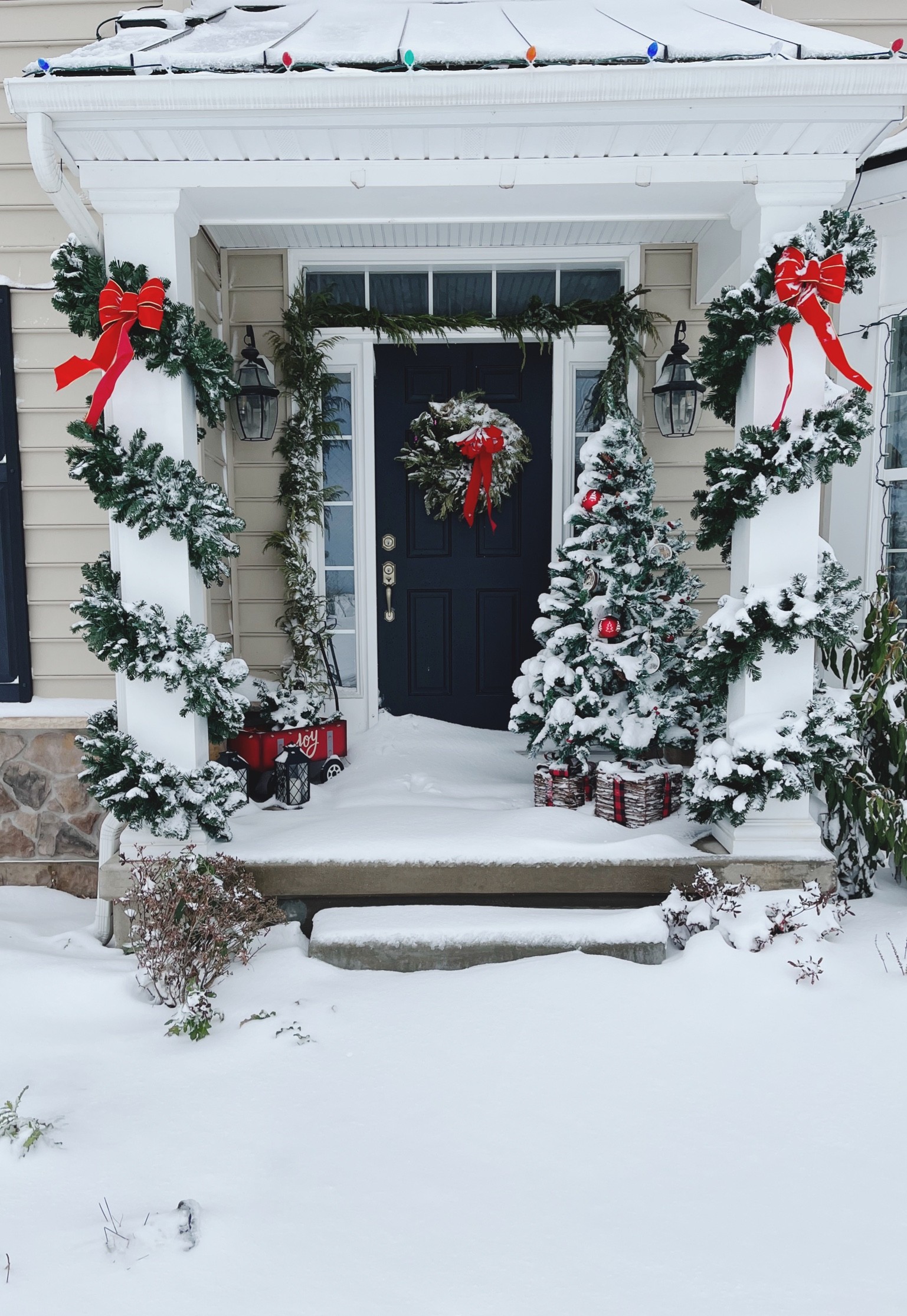 Christmas front porch decor ideas! 

#LTKHoliday #LTKhome #LTKSeasonal