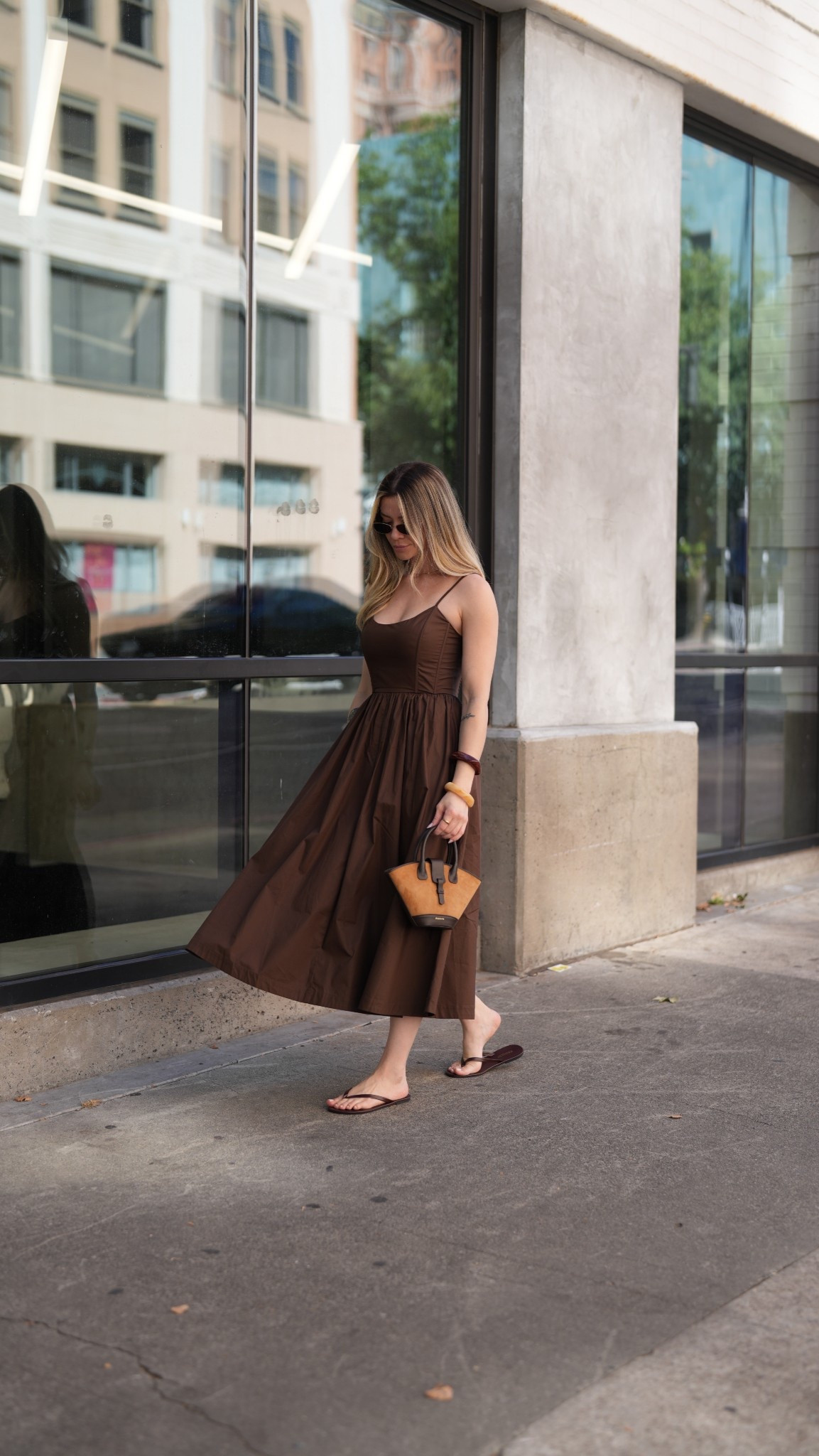 Summer heat, chocolate tones, and all the golden hour glow 

BRAELYN MIDI DRESS - SCOOP NECK FLARE DRESS IN CHOCOLATE

Size M 

#LTKSeasonal #LTKPetite #LTKStyleTip