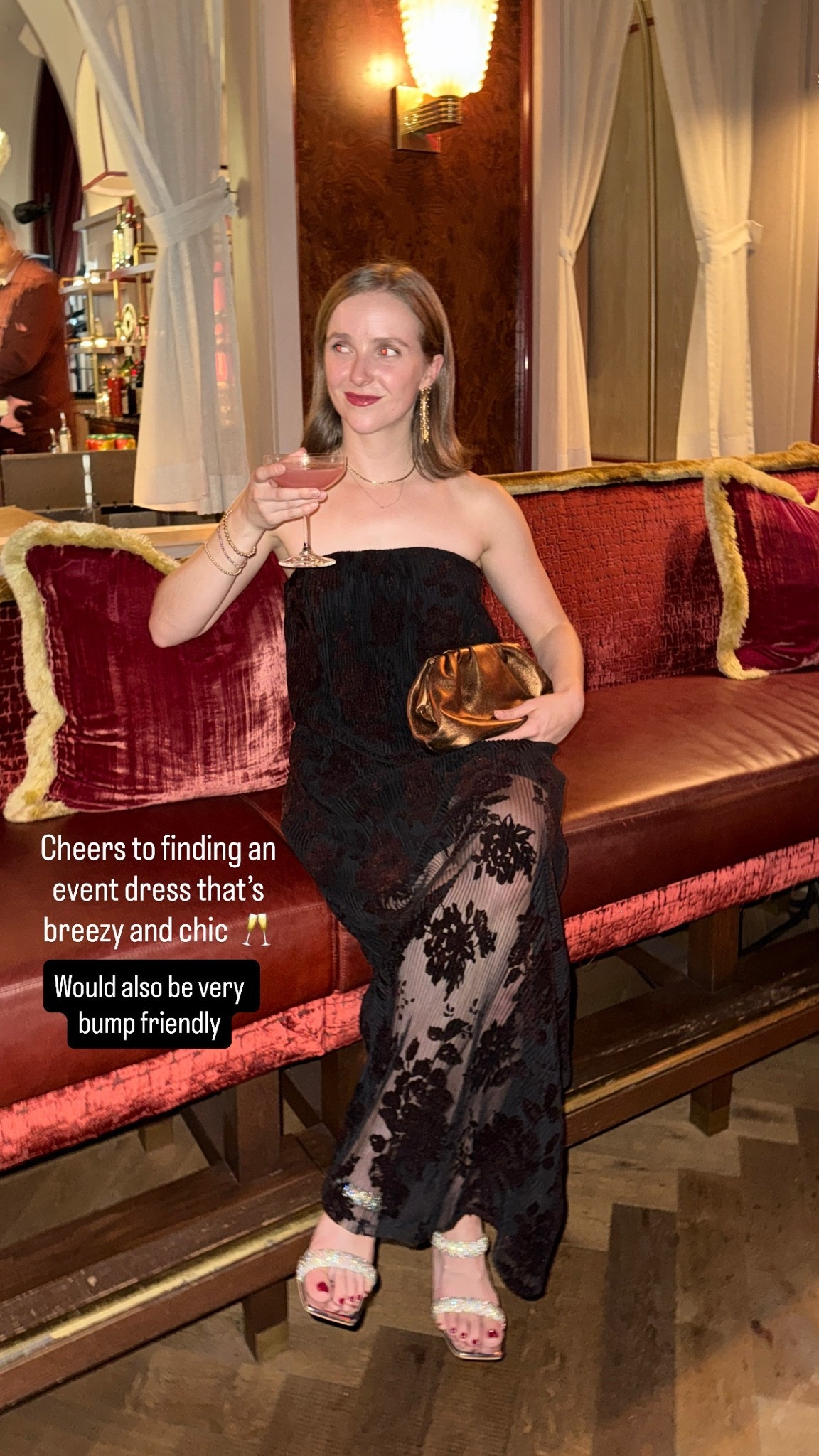 Wedding guest dress/ event dress that’s breezy and would be so bump friendly 
Wearing xs (5ft 2) 

Formal black dress