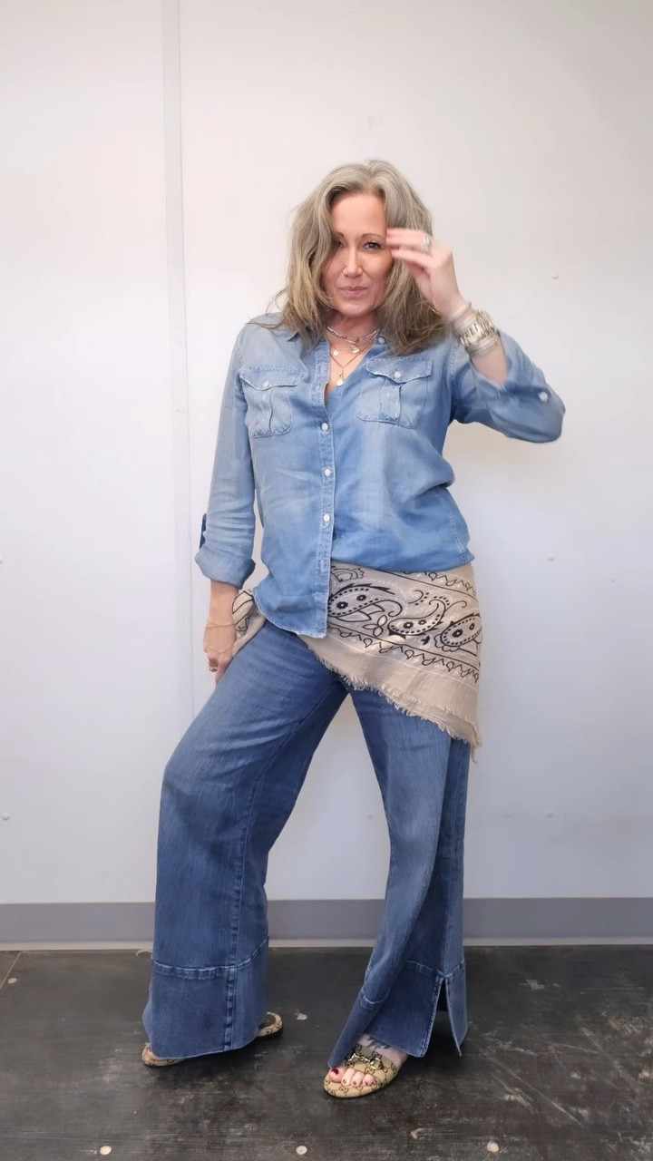 Ok ladies! I told you I'm just SO in love with @shopbrandbar and these amazing Vera Bandana Scarves from France! Just the most perfect 👌🏼 accessory to dress up this plain denim outfit!! This neutral color is the POW to my outfit. They even have a ton of other colors if you really want a pop! Run don'tt walk and order yours today!! The packing will even blow your socks off! 

Enter LAUREN at checkout for FREE shipping on the Scarf!

#fashionover40 #style #midsizestyle #neutrals #accessories