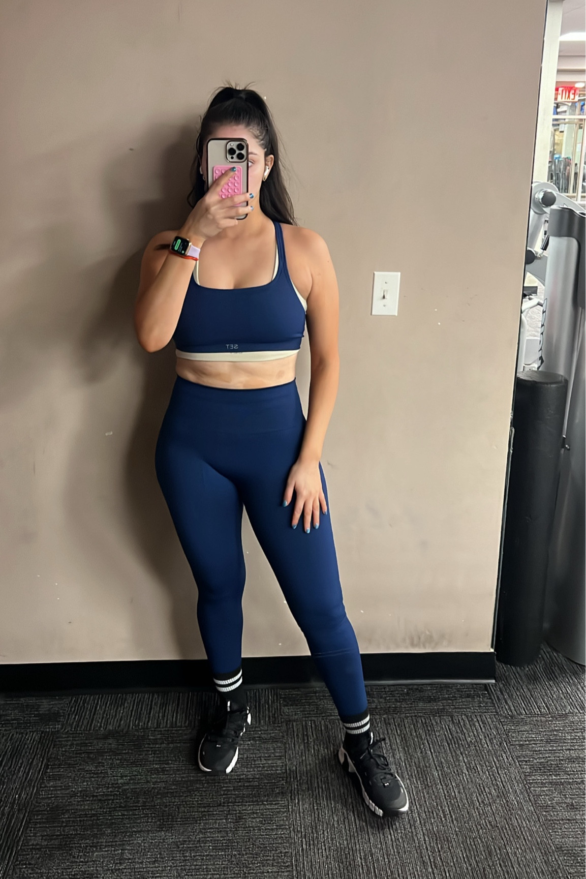 Bra: M
Leggings: M

Color is unavailable but it’s the exact set with a different colorr

#LTKworkwear