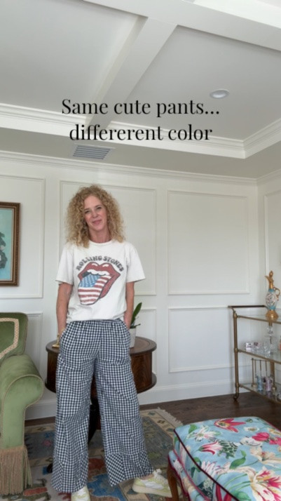 The pants I wear on repeat this summer.
Cotton, gingham, navy and white elastic ways loose pants perfect for running errands