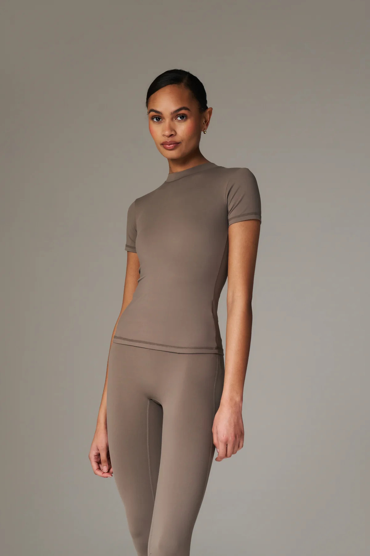 SCULPTING STRETCH EMBLEM BABY TEE - COCOA | The Couture Club