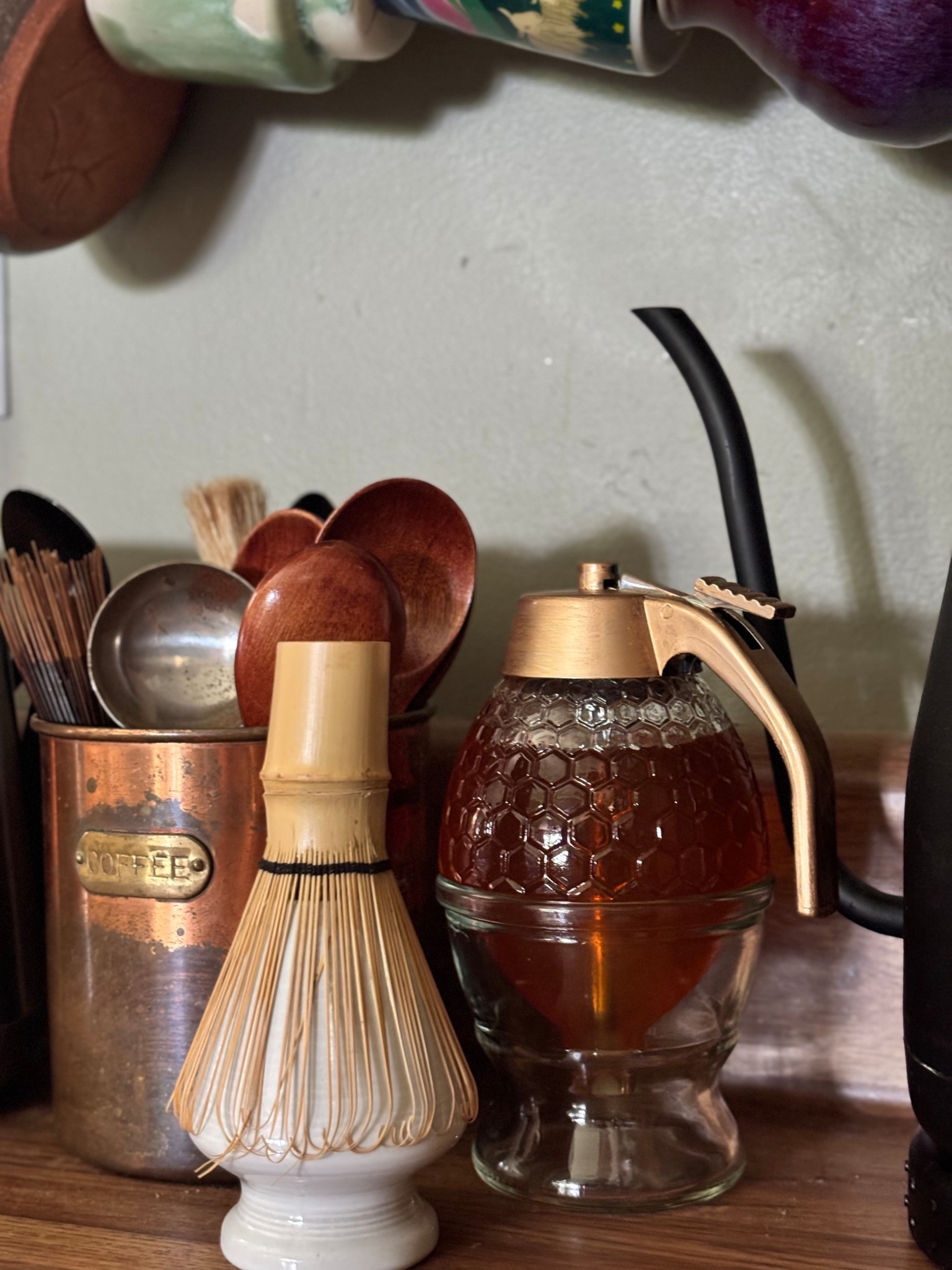 couldn’t find a honey dispenser that fit the vibe so we DIY’ed it! 🍯

#diy #ltkhome #ltkkitchen #kitchenmusthave #honeydispenser

#LTKFindsUnder50