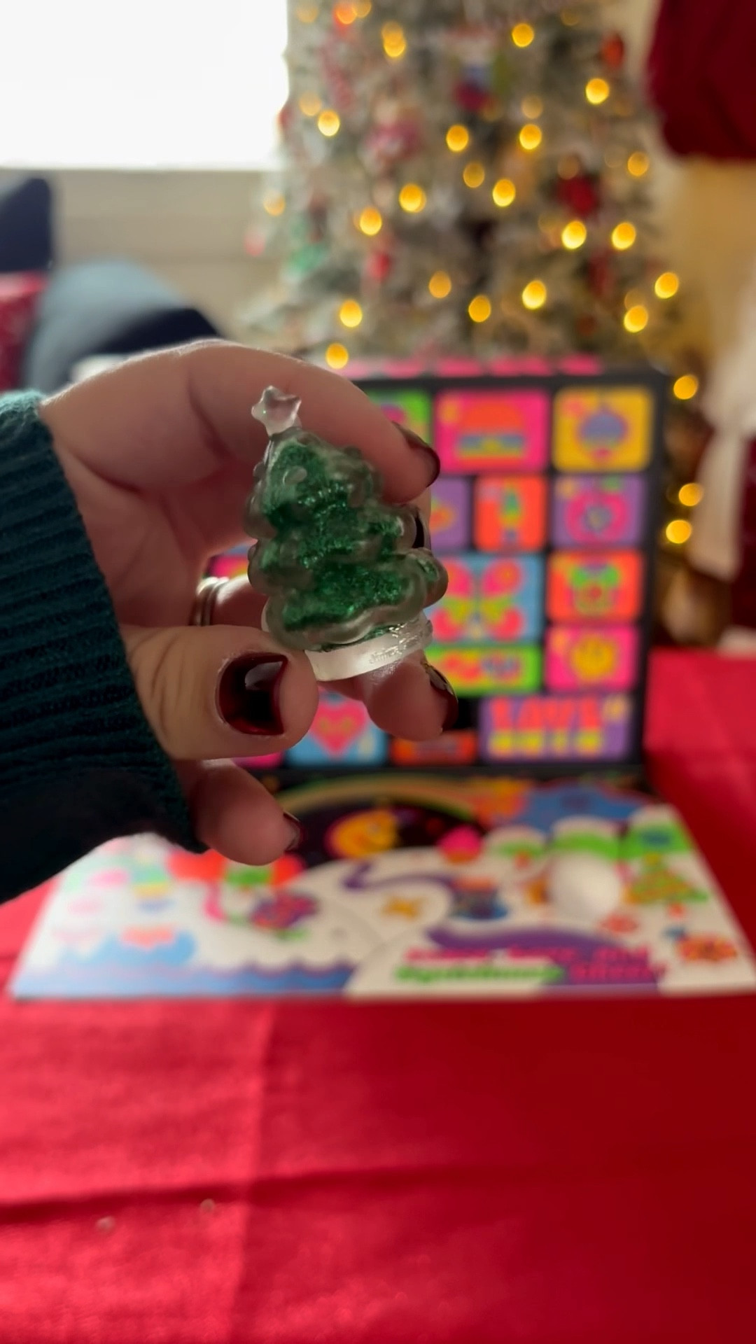make it a holly jolly squishmas 🎄 with the @needoh advent calendar! #gifted 24 surprise squishy toys for the ultimate in sensory fun! there’s finger puppets and ornaments and suction toys and all the squishy squishness you could want! I love the little reindeer and also the mini NeeDoh Nice Cube with snowflakes inside 🧊❄️ I think Hunter’s fav will be the mouth finger puppet 😝