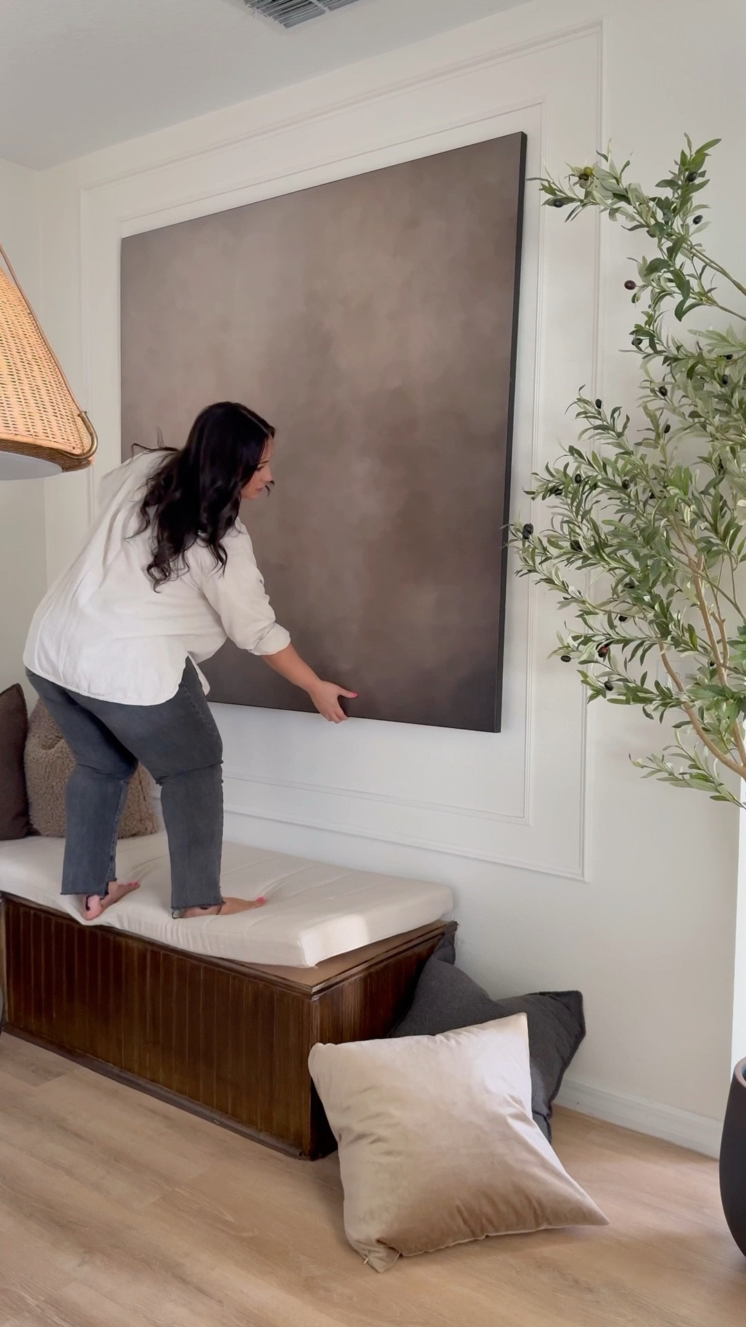 Love this designer looking large wall art in our dining nook 🫶😍

Home style
Decor tip
Wall art
Dining nook
Accent wall
Oversized wall art
Wall decor
Room refresh