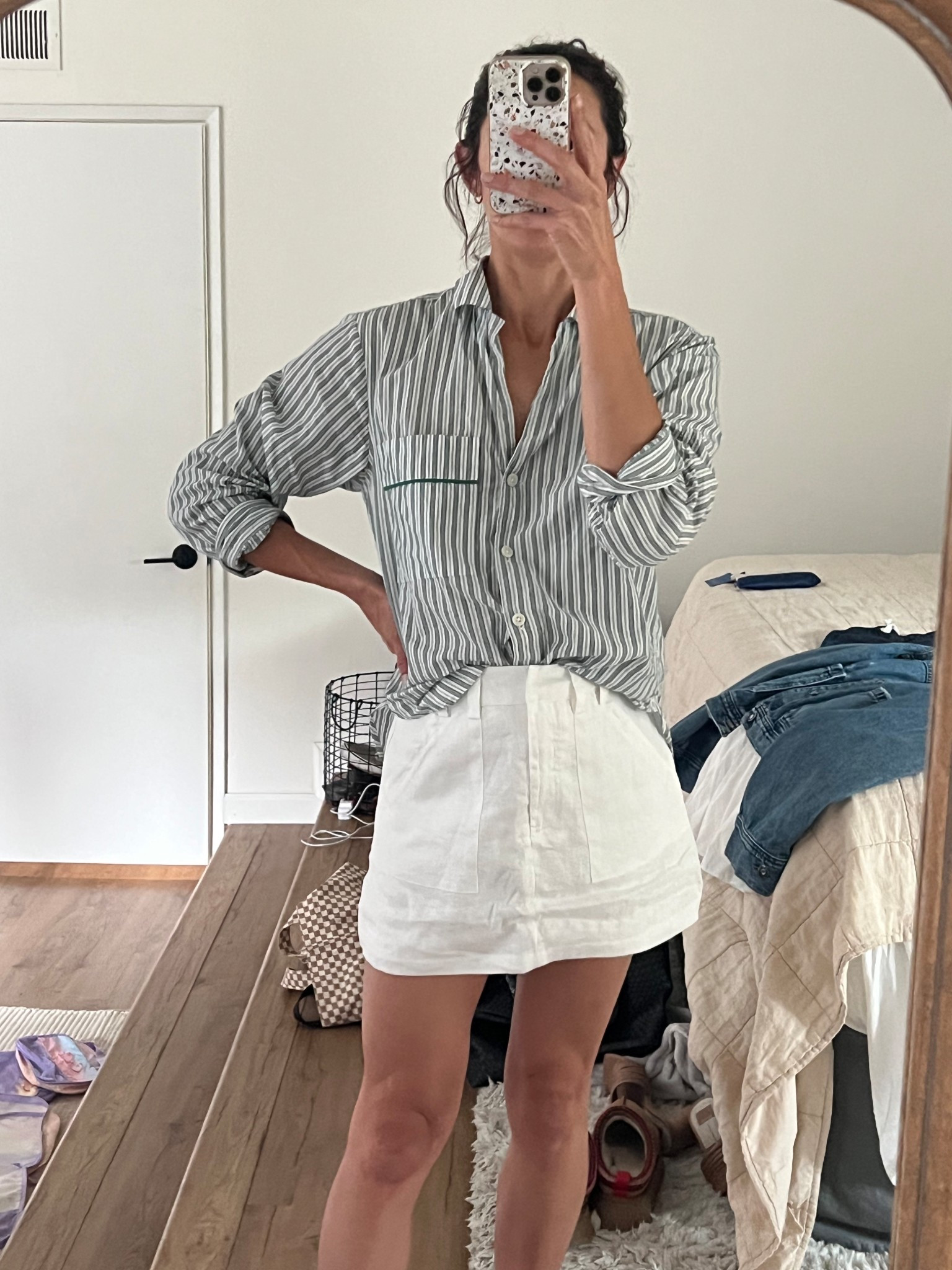 My room is a mess but at least I like my outfit 😋

White linen skirt | Button up | Button down  