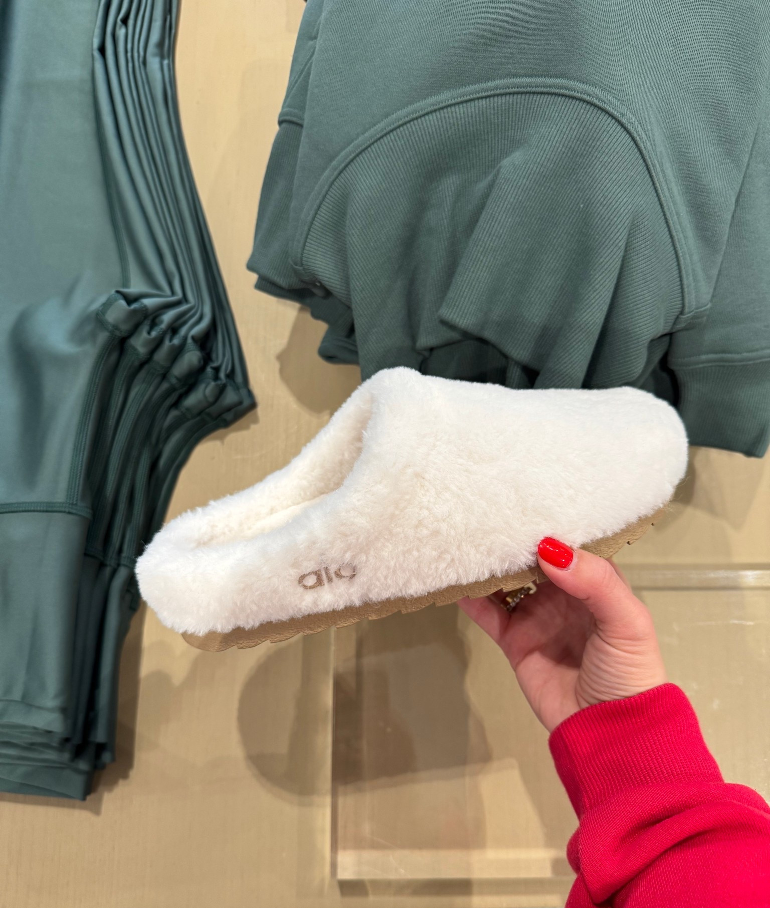 Alo Sherpa recovery slippers! 
Gift idea 

#LTKFindsUnder100 #LTKFindsUnder50 #LTKGiftGuide