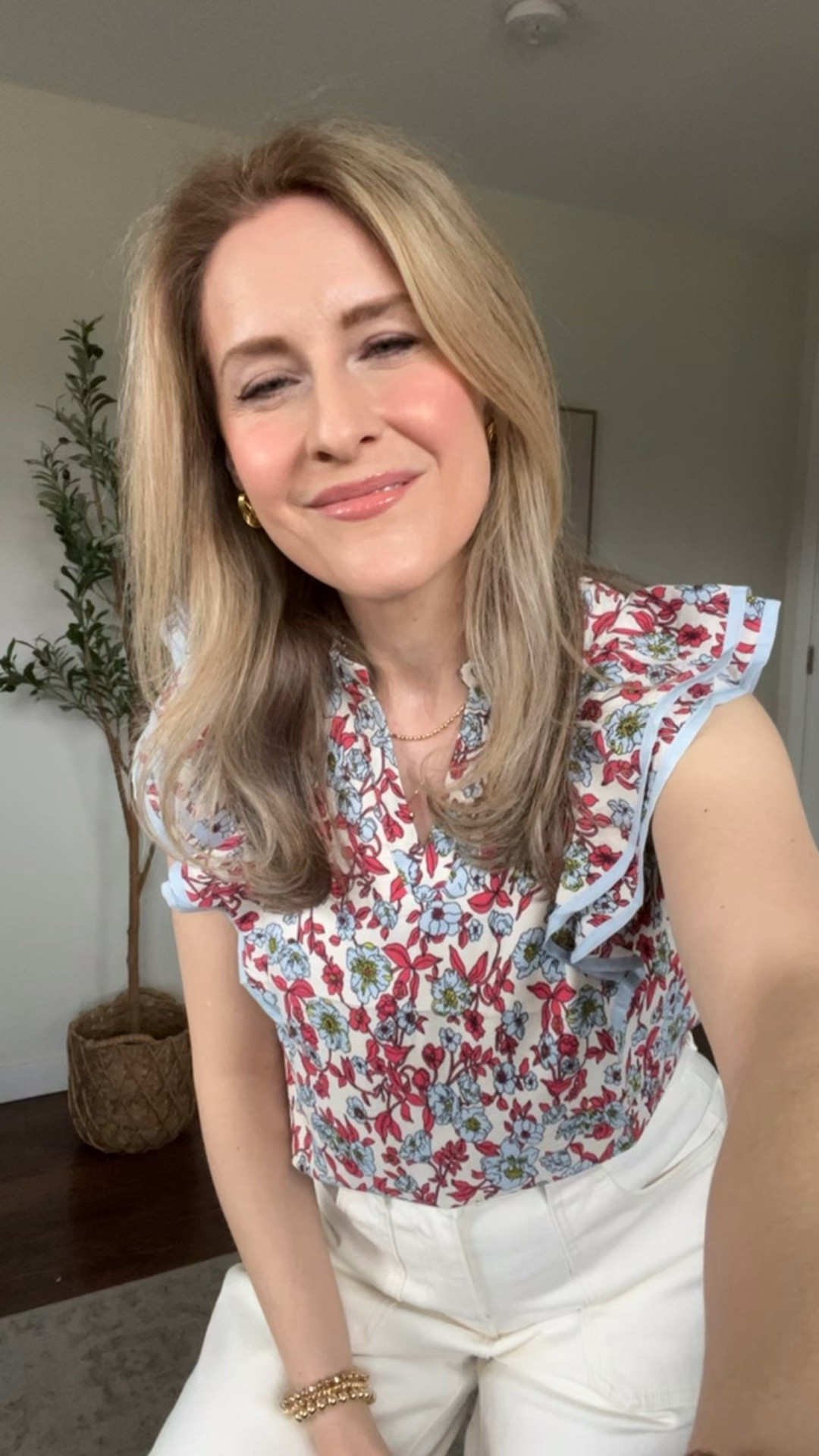 Amazon top with the prettiest sleeve detail and print, work to weekend! I’m in a medium, I went up a size. #amazonfashion 