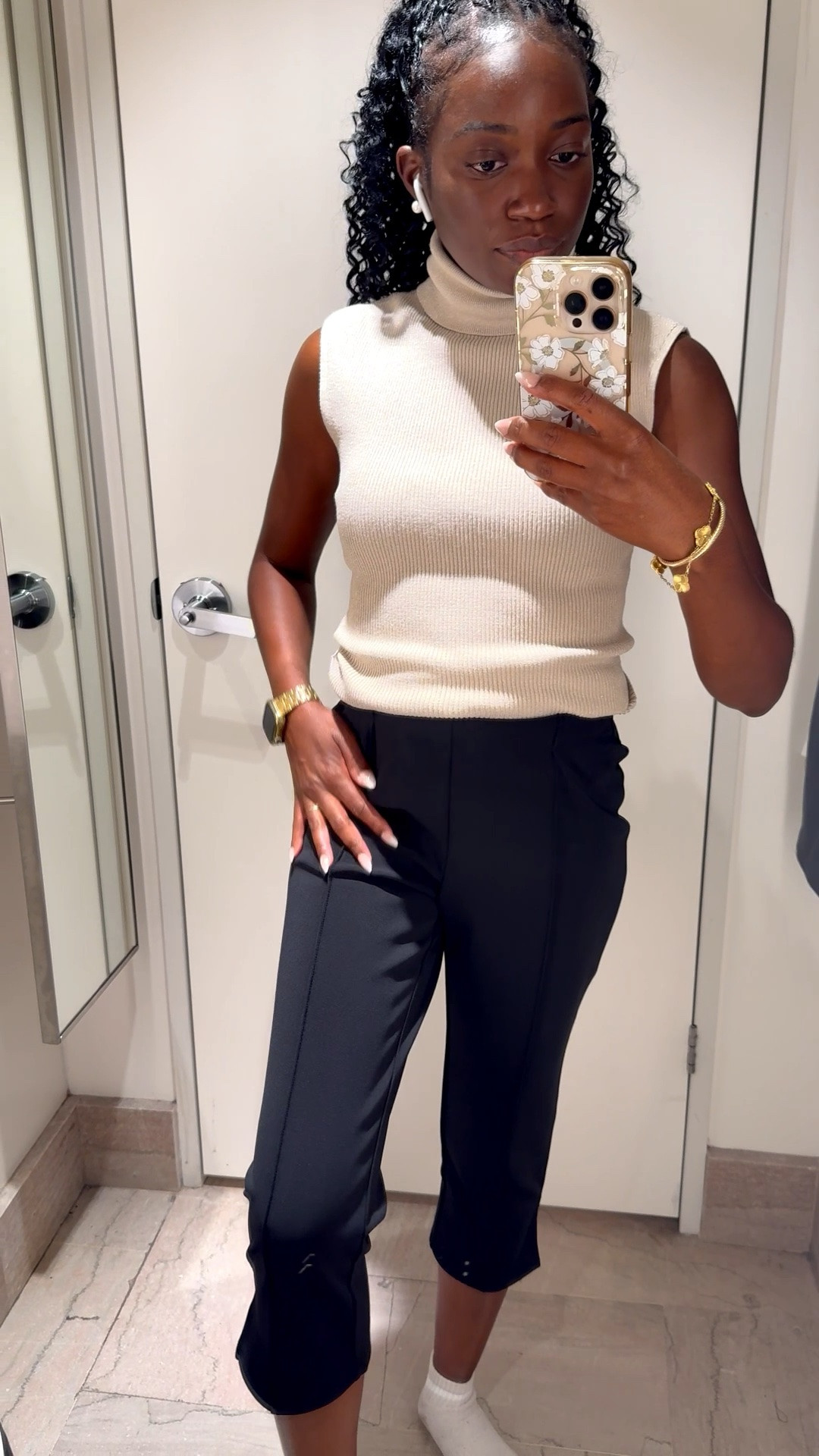 Some H&M finds that I found here in DC! I’m so happy capris are coming back in style now! Found these online and came in store to buy them! They’re so comfortable and fit so nicely! And $20 too hello?!! Get you a pair girl before they sell out!

#LTKPetite #LTKWorkwear #LTKgrwm