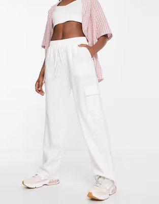 Pull&Bear wide leg cargo trousers in white | ASOS (Global)
