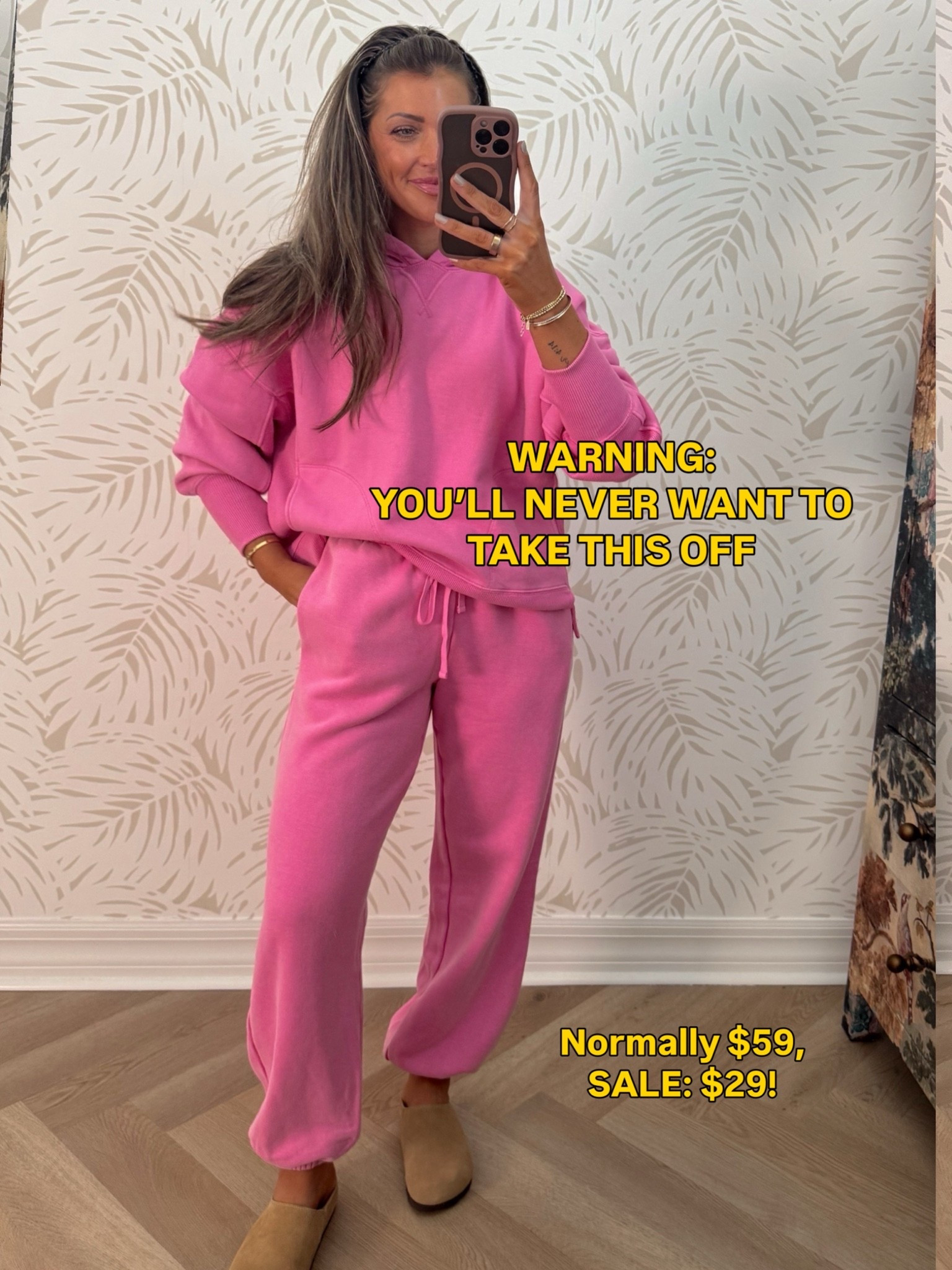 Size XS. Sooooo cozy!!!! Last day to save $$$ at checkout - use code AEFALL30