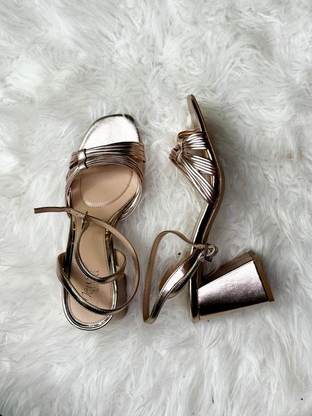 This is a great going out shoe and it’s comfy
Rose Gold Chunky Heel Date Night Dance Party Season Going Out 

#LTKstyletip #LTKparties #LTKshoecrush