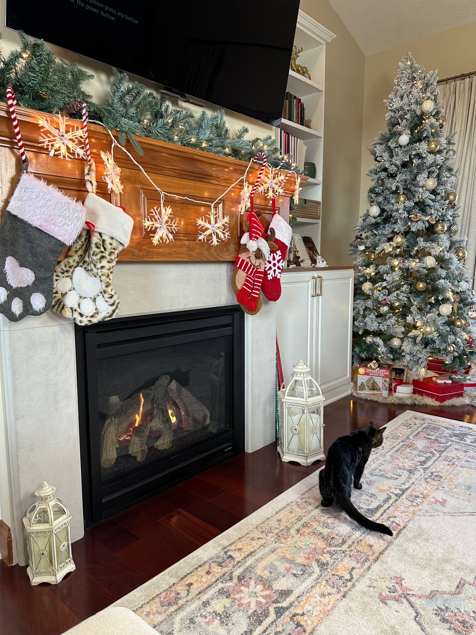 Christmas living room decor 🎄✨
Cozy holiday fireplace with garland, stockings, and a flocked Christmas tree ❤️

#christmasdecor #christmastree #manteldecor

#LTKSeasonal #LTKHoliday #LTKHome