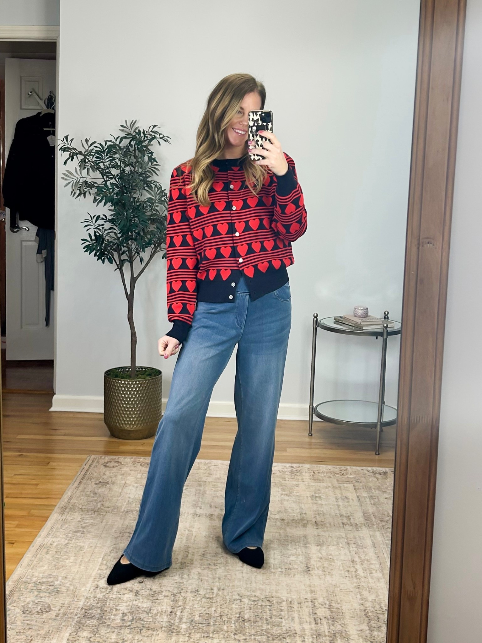  Code SIMPLEJEANS saves  10%. 
We have to talk about the jeans that feel like sweatpants but actually look like jeans! They are so comfortable, soft and are available in a few different washes as well as different length options. I’m wearing a size small 31 inch inseam. 

#LTKootd #LTKMidsize #LTKSaleAlert