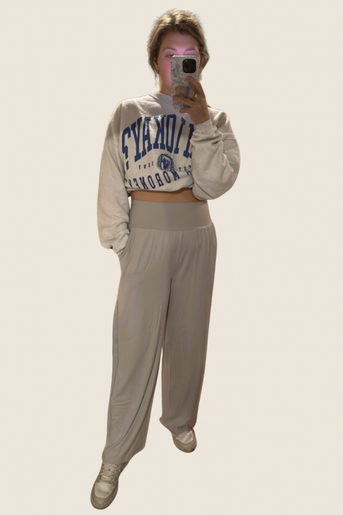 Wide leg high waisted lounge pants!! These are on sale right now so I’m stocking up on colors 🤪
I’m wearing a medium. I’m 5’5 & 150 for size reference 🤎🤎

#LTKActive #LTKFitness #LTKSaleAlert