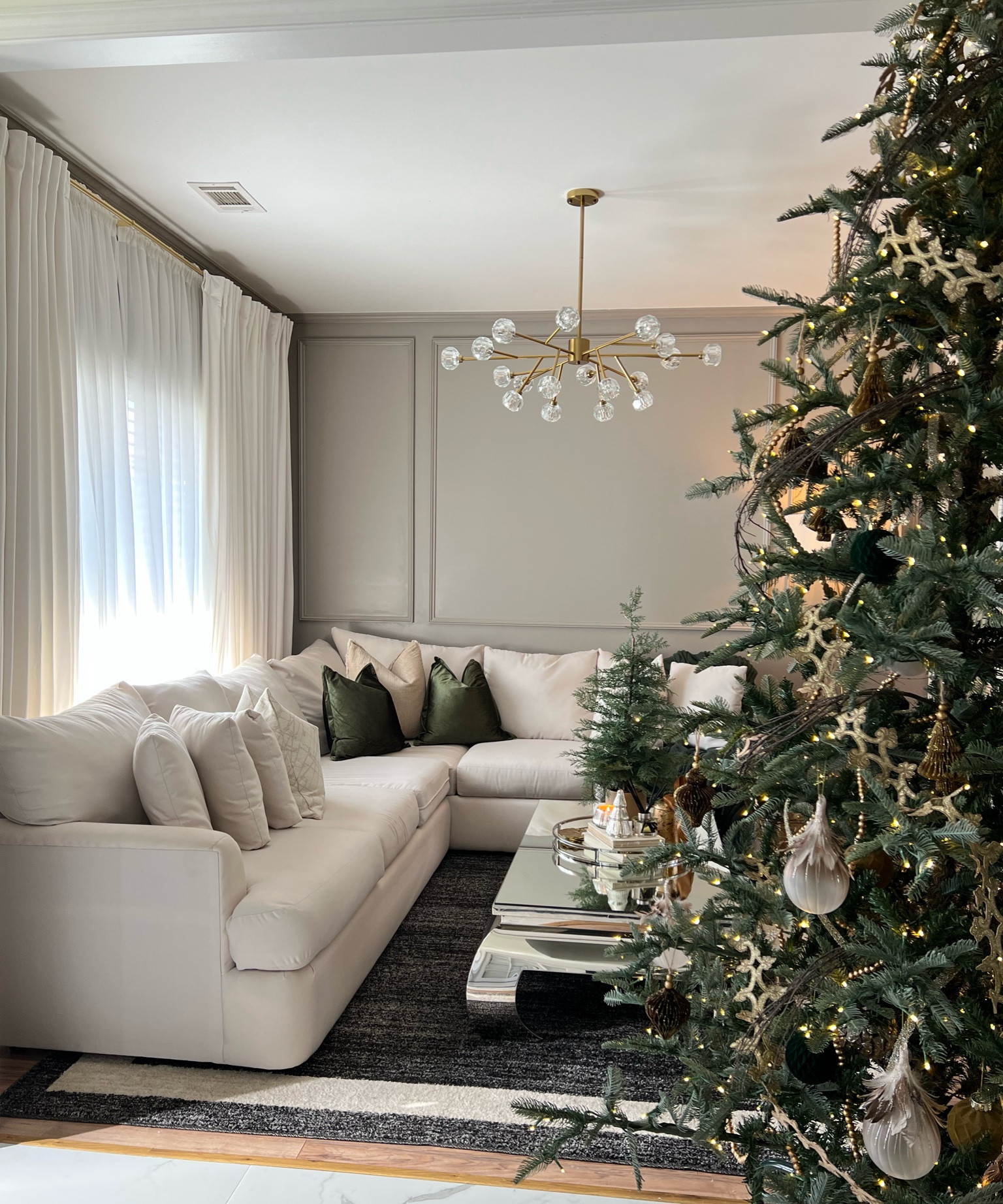 Family room is ready for CHRISTMAS 🎄 

#LTKHoliday #LTKhome #LTKSeasonal