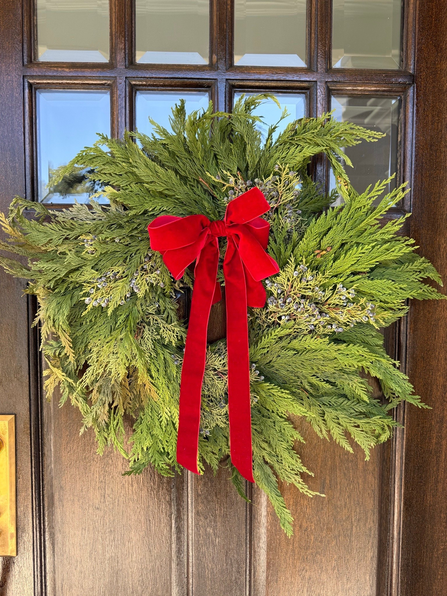 If you're looking for a wreath this year these are the prettiest live Christmas wreath from the pretty wreath co! I also think this would make a good gift idea for your parents or close friends.

#LTKHoliday #LTKSeasonal #LTKGiftGuide