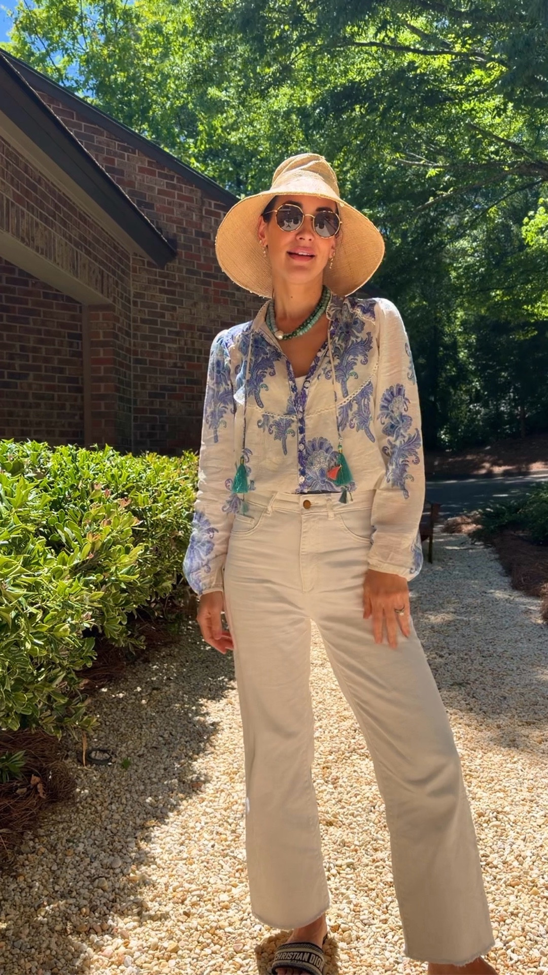 Top is bell by Alicia Bell

Wearing small and 27