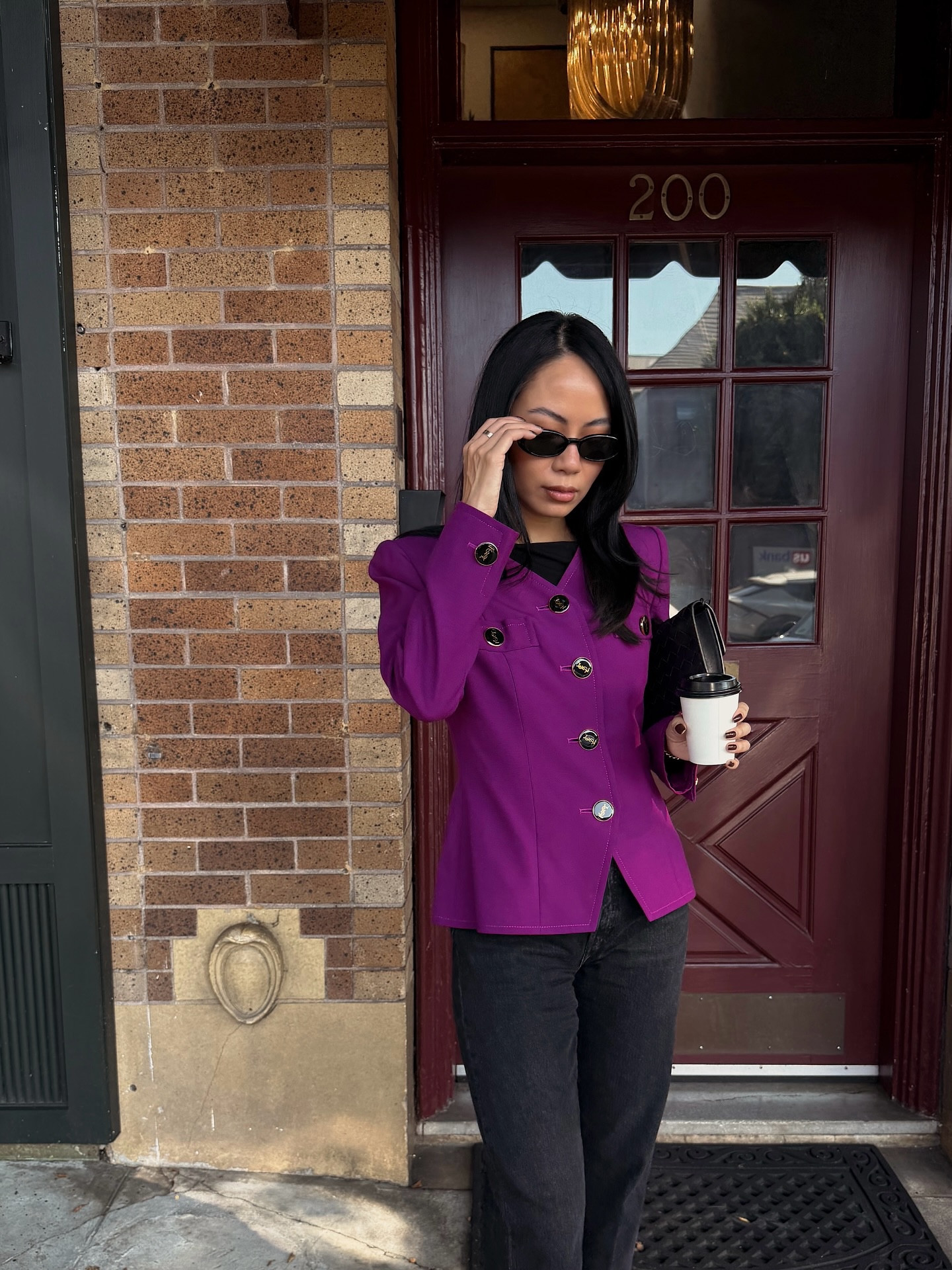 Nothing says fall like a good vintage blazer 💜 
.
.
.
.
.
#falltrends#vintageysl#falloutfitinspo#winterfashiontrends#nycfashion#vintageblazer#chicoutfits#ysl#blazeroutfit