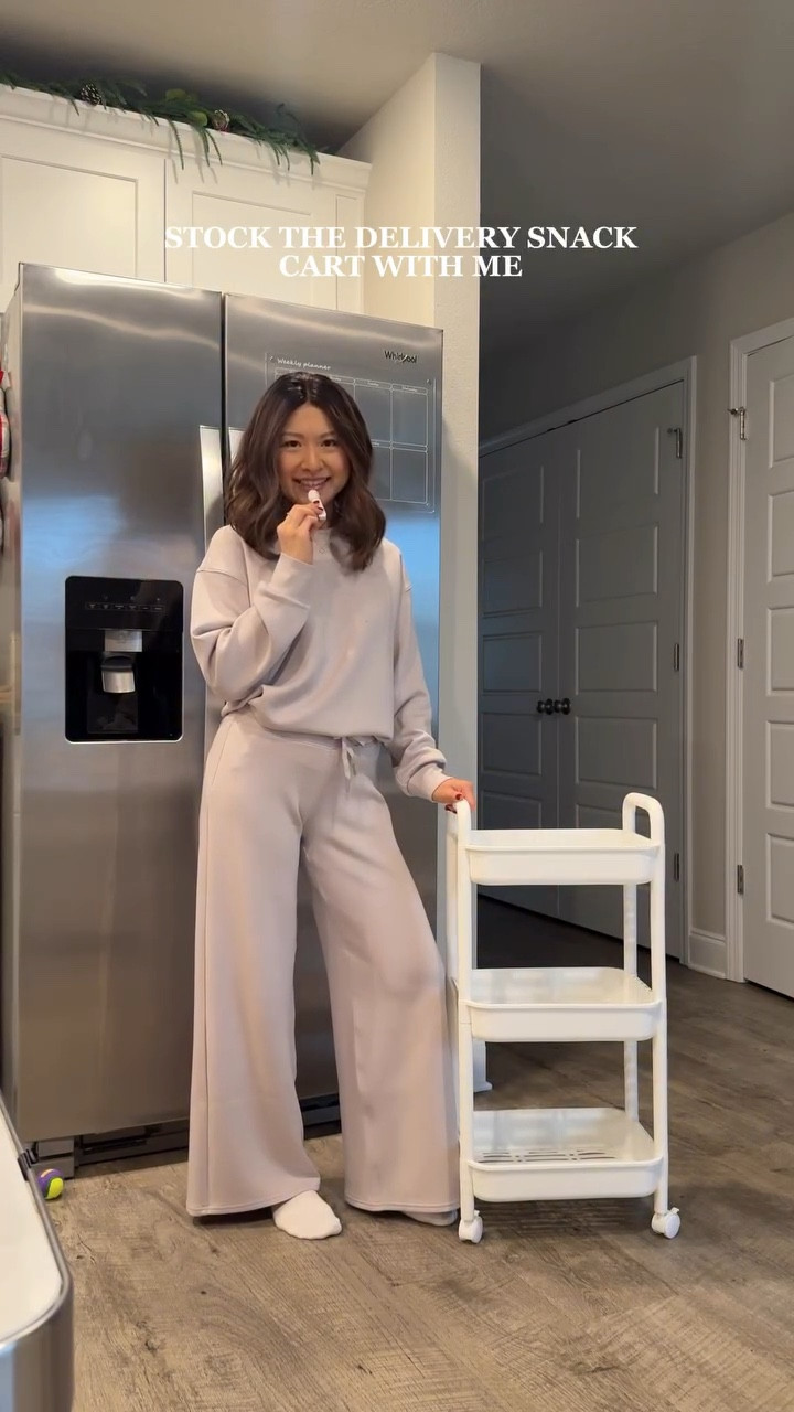 much love to all of our delivery drivers 🥹🫶🏼
•
•
•
#deliverydriverappreciation #snackcart #snacks #restock #asmrrestock 
Delivery driver snack cart, snack cart, snack restock, asmr restock, christmas, thankful, snacks, delivery driver snacks, delivery driver appreciation