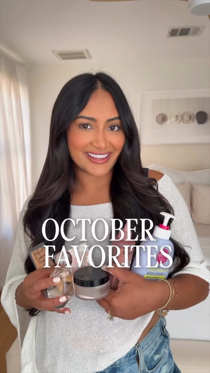 I love yapping about my favs 💗 might need to hold for 2x speed but here are my October Favorites 🍂 

•
•
#monthlyfavorites #octoberfavorites #littleluxuries