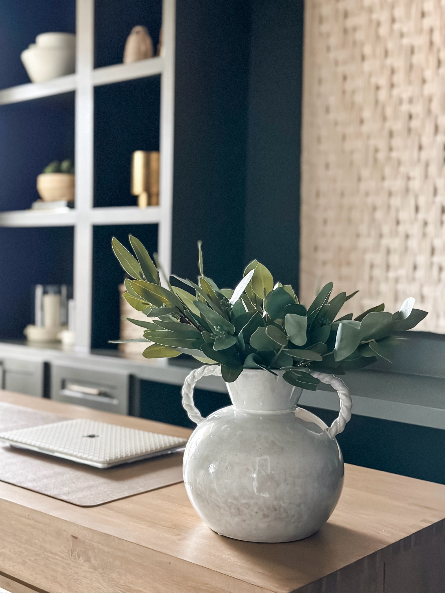 Seasonal Home Decor

Home  home office  home decor  spring home decor  faux greenery  desk accessories  office accessories  vase

#LTKSeasonal #LTKhome