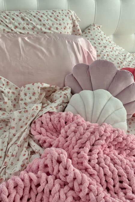 Prime day
Floral sheets 
Girly bedding 
Shell pillow
Seashell pillow
Sayin pillowcase 
Pink chunky knit blanket
Cozy blanket 
Preppy room decor
Pinterest room decor
Teen room decor
Dorm room
Dorm decor


#LTKfindsunder50 #LTKhome #LTKxPrime