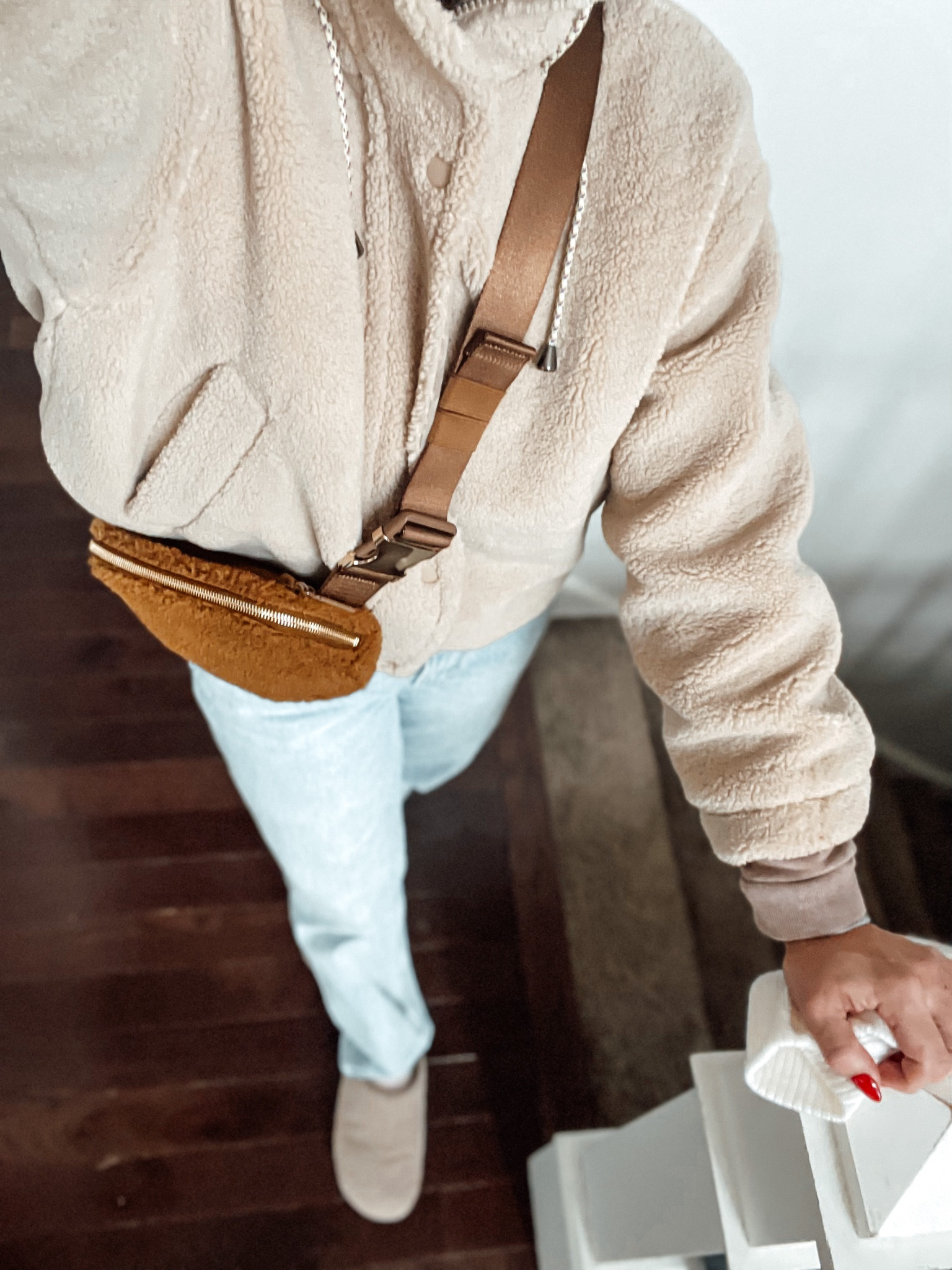 Cropped Sherpa
- 90s curve love light wash jean (so good)
- Sherpa Fanny pack ( top gift 🎁 )
- white fitted long sleeve 
#ltkunder100 #ltkunder50 #ltksalealert

#LTKxAF #LTKSeasonal #LTKGiftGuide