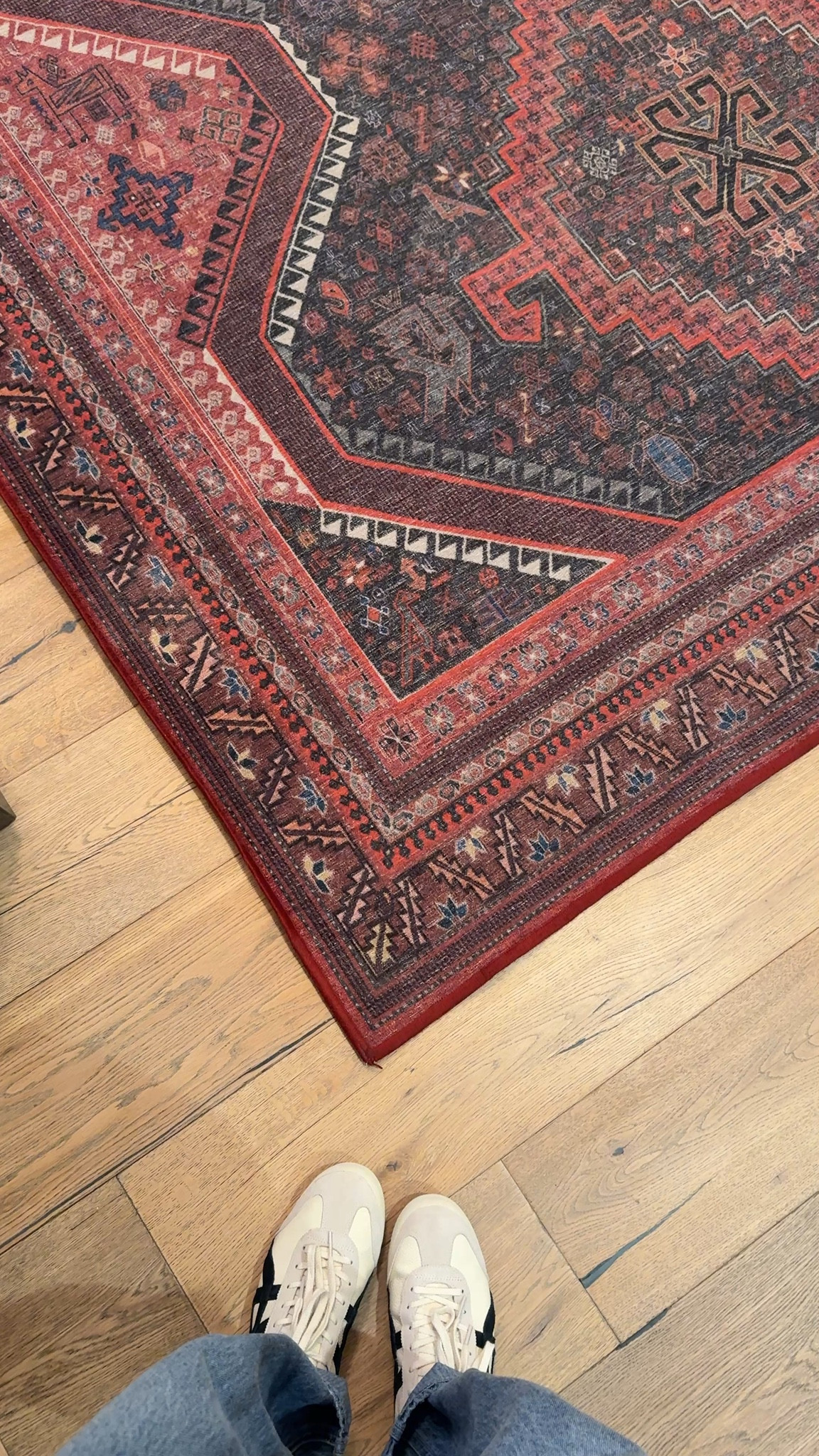 I’ve had this rug for 6 years now and am so impressed by how well it’s held up in such a high traffic area! Whenever it starts to look dirty, I just pop it in the wash and it’s brand new again! @ruggable 