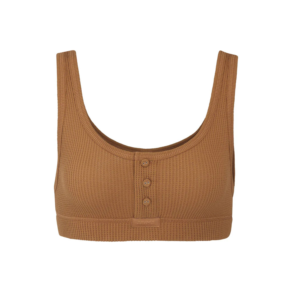 WAFFLE HENLEY BRA | CAMEL | SKIMS (US)