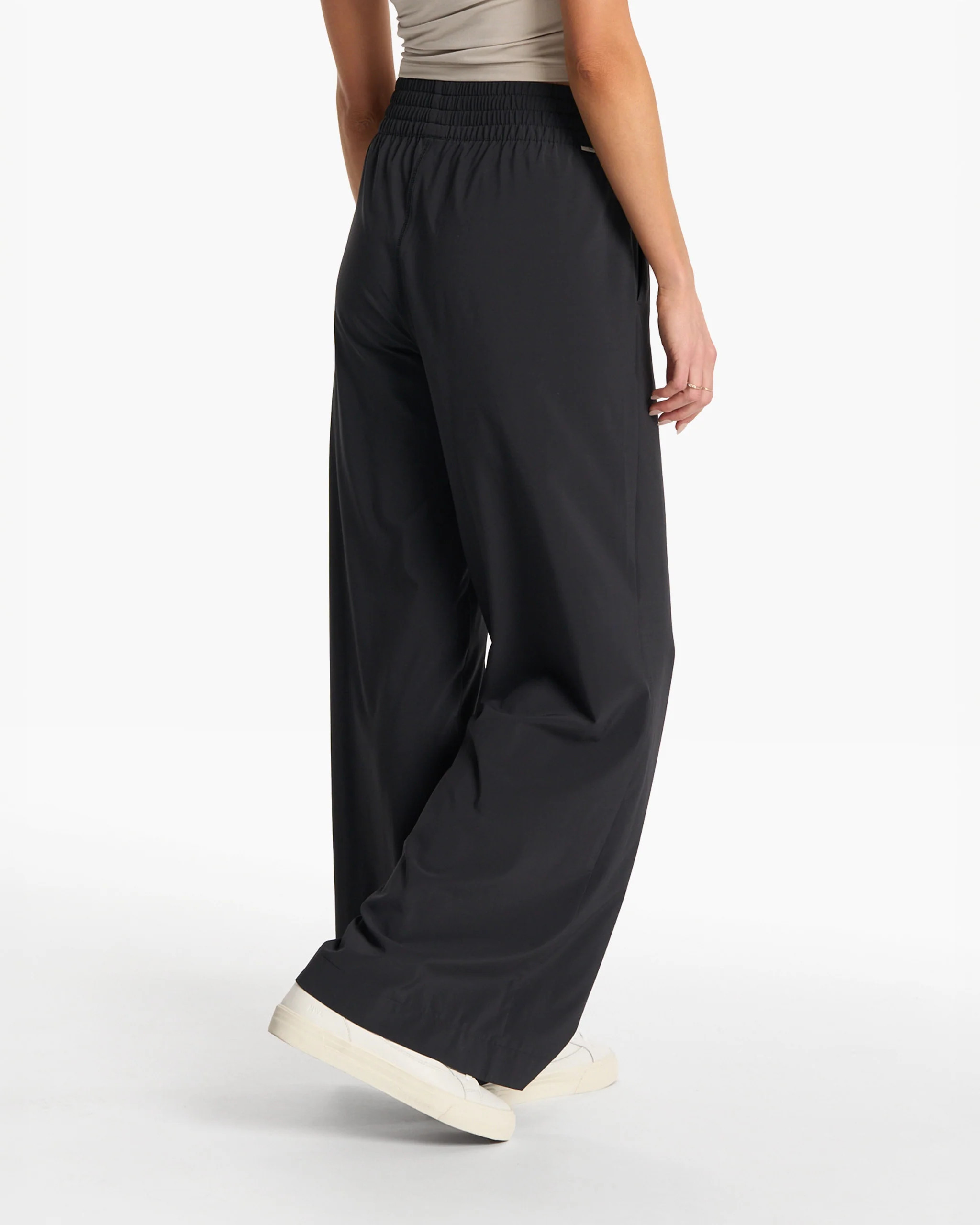Villa Wideleg | Black Lightweight Wide Leg Pants | Vuori | Vuori Clothing (US & Canada)