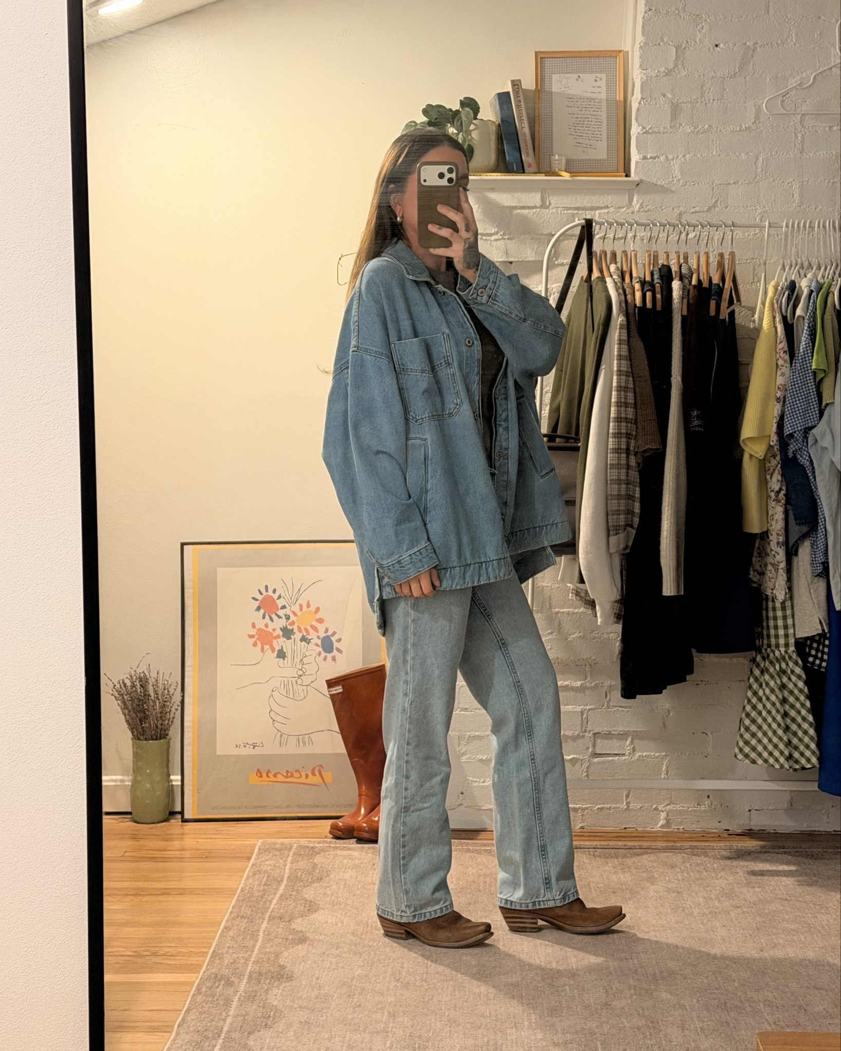 my favorite denim jacket of all time from free people! wearing a medium ◡̈ i included a more affordable option as well. jeans are thrifted! top is old from @nuuds 