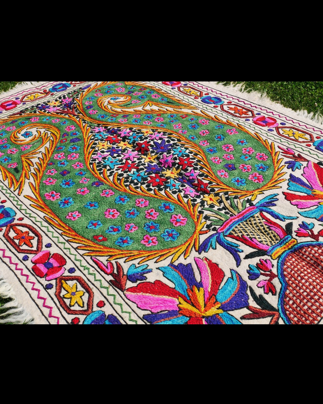 Elevate your space with this breathtaking hand-felted Namda rug from Kashmir 🌸💫 Featuring colorful floral embroidery on wool felt, this 6x4 boho area rug doubles as cozy floor seating or a stunning statement piece. Ethically handmade with vibrant detail, it’s perfect for bohemian interiors, meditation corners, or creative studios. Limited stock – artisan-crafted magic for your home! 🧵🕌