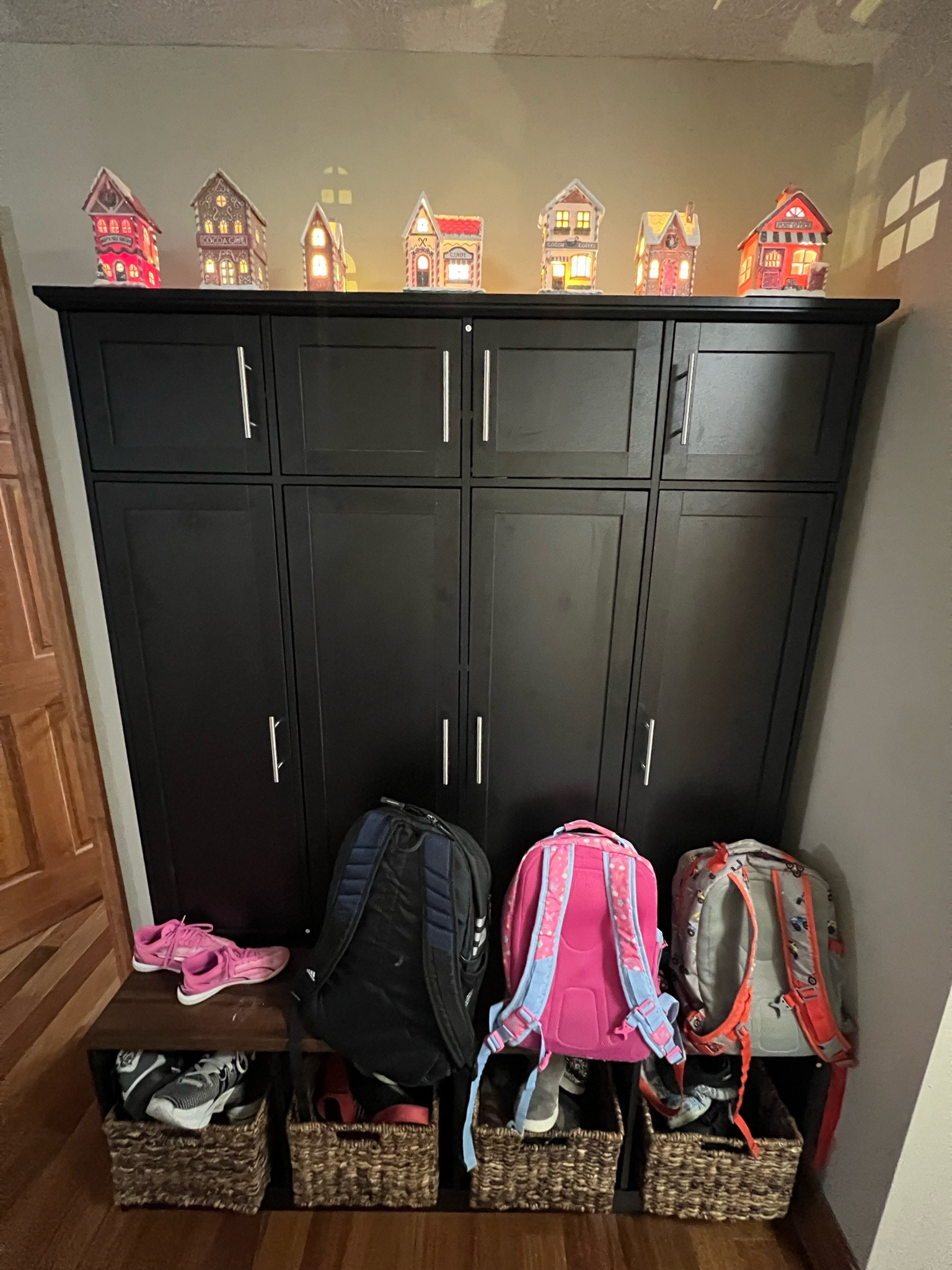 Starting to decorate with these adorable Target dollar spot finds 😍



#LTKHoliday #LTKHome #LTKSeasonal