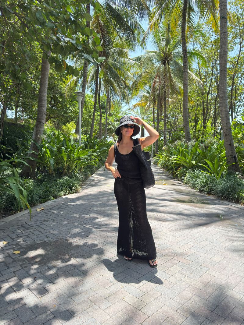 Had to share this vacation uniform I wore when we went to Miami! 🌴🖤

One knit dress, one hat, one bag — all black, zero decisions made before 9am. This is what I wear when I want to look like I planned an outfit but really just grabbed the pieces that always work. Everything's linked!  

 #LTKootd