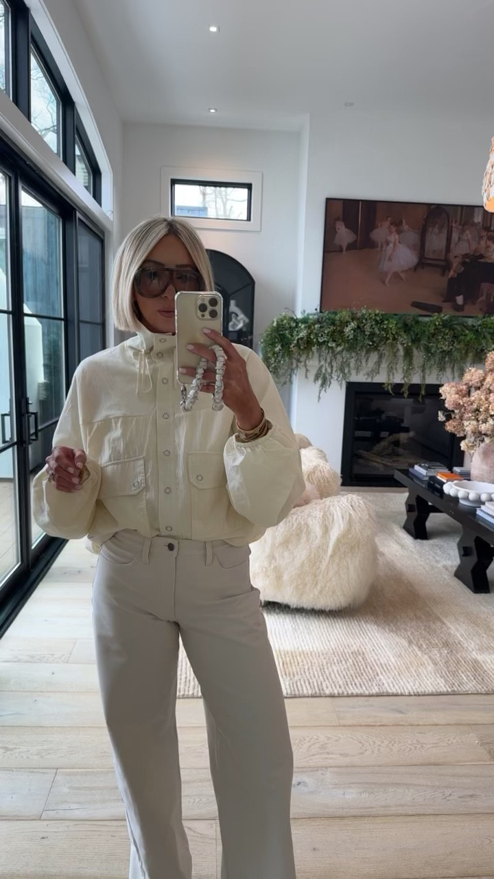 Don’t sleep on this Zara jacket! 😍😍😍 also this new lululemon denim 🔥