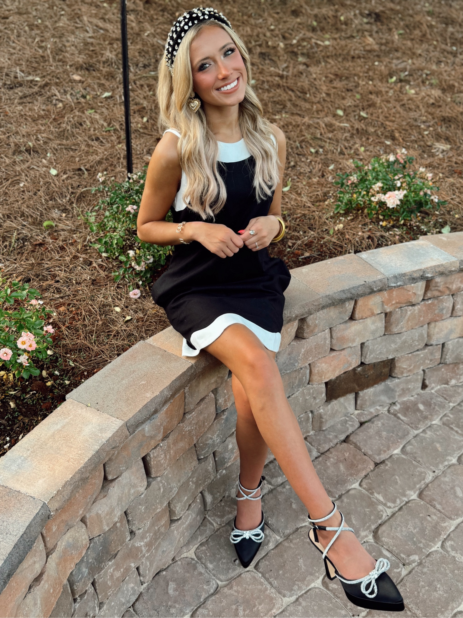 the cutest + most classy dress!🖤🤍✨
Wearing an XS!🎓🫶🏼

#LTKFindsUnder50 #LTKWorkwear #LTKStyleTip