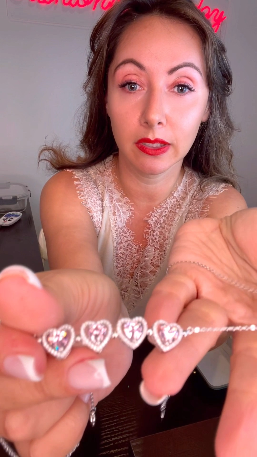 #magnetic #magneticnecklace
#valentinesday #valentinesdaynecklace
#necklacetwoways #heartnecklace #giftforher #necklace #foryou #valentinesdaygidr 