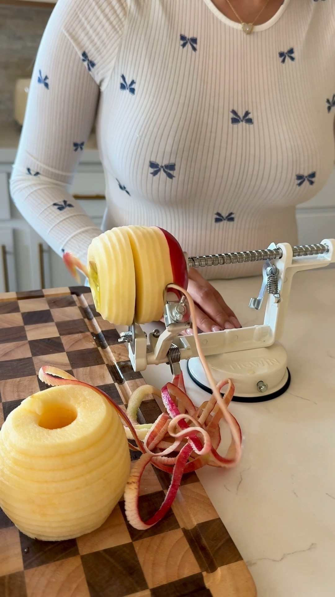 This apple peeler is a total time saver 🍎

#LTKFindsUnder50 #LTKHome #LTKfoodie
