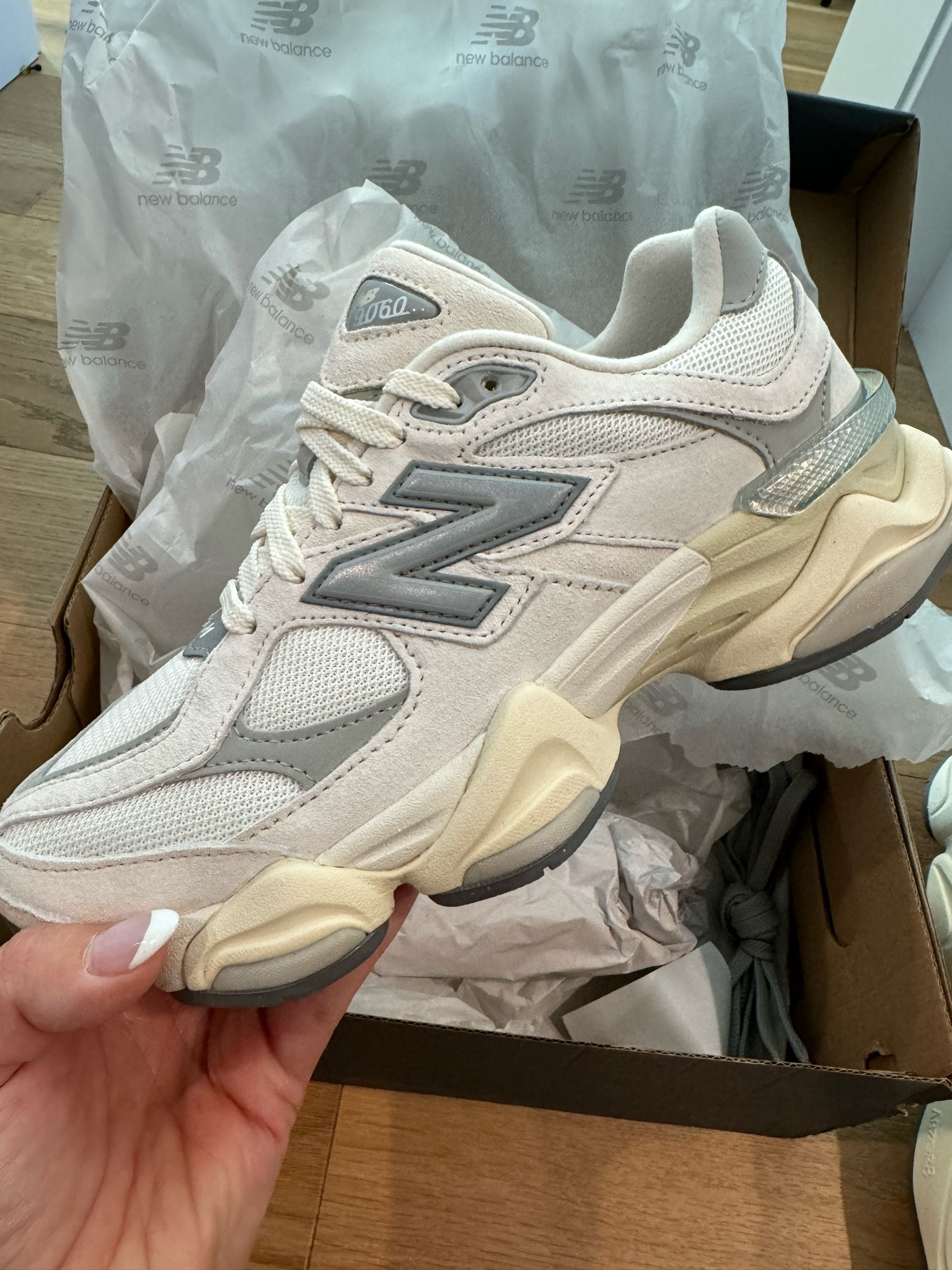 A fall outfit must have … 

Sneakers 
Tennis shoes 
New balance 


#LTKOver40 #LTKShoeCrush #LTKFitness