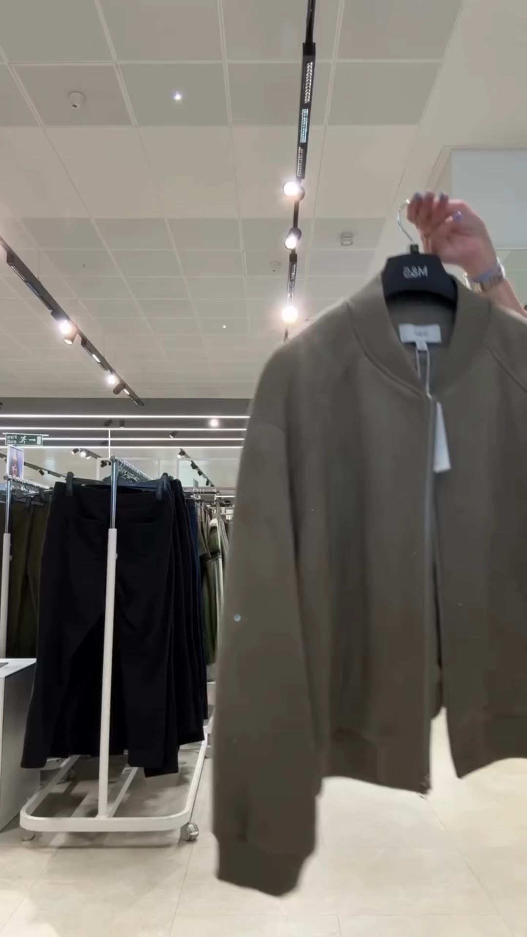 Prepping the rail for the season shift 🍂🍁and went to M&S in Manchester for a mooooooch this weekend and they have SO MANY GOOD BITS- this suede, throw on and feel good kinda jacket is so perfect for my wardrobe, so light and the colour so versatile too. 

M&S got so good and I’m here for it (came home with a full fit) 🍂🍁 

@marksandspencer
@marksandspencerstyle #MyMarks

#marksandspencers #marksandspencersstyle