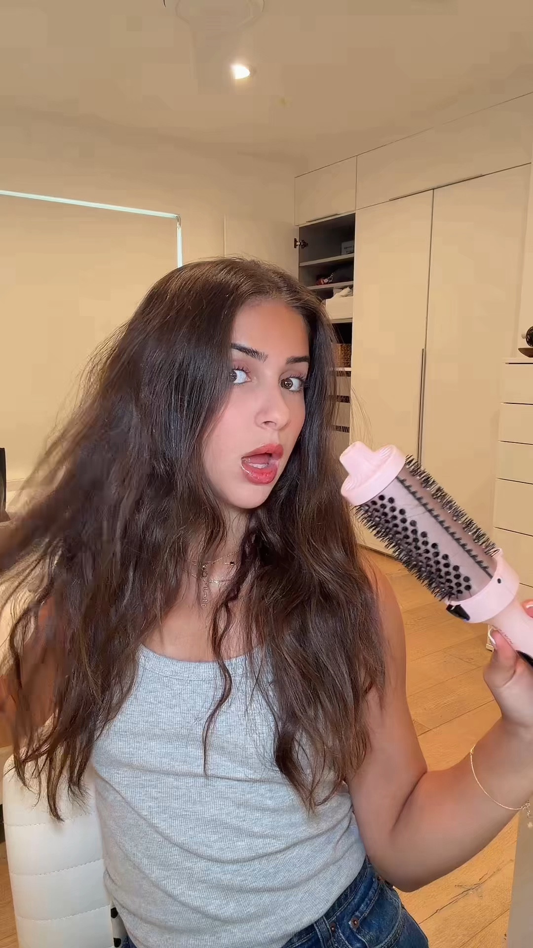 the perfect blowout with just one tool; the wavytalk brush

It’s super affordable and totally worth it

#hairhack #blowout #blowouttutorial