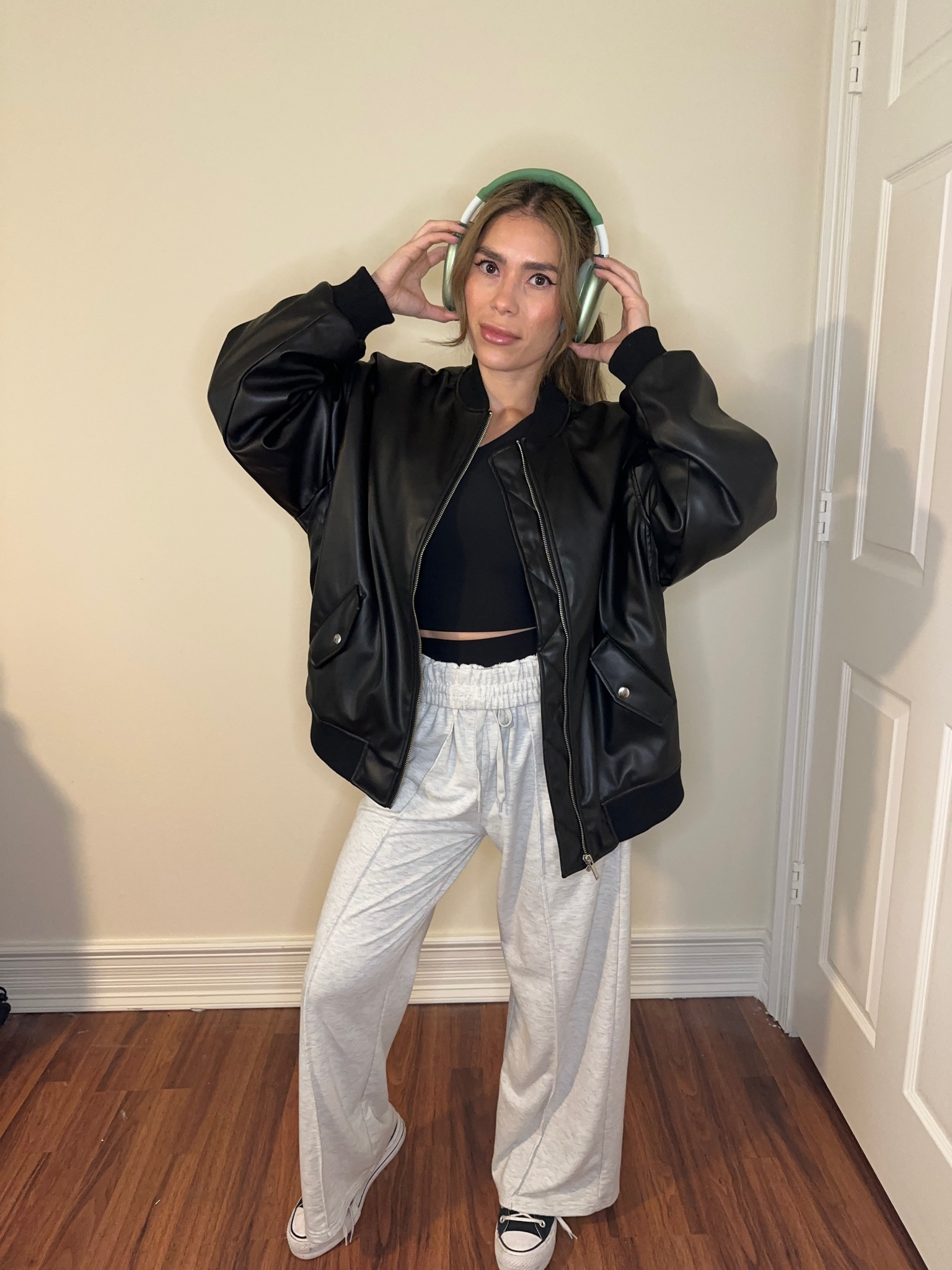 Casual bomber jacket outfit

#LTKSeasonal #LTKfindsunder50 #LTKstyletip